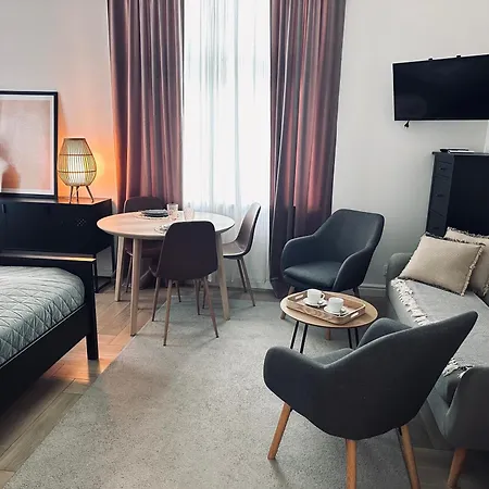 C 200m Do Plazy Apartment *